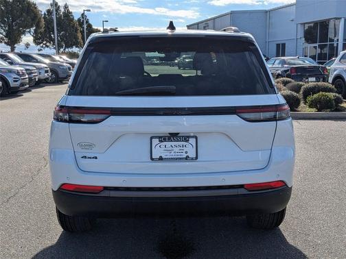 2026 Jeep Grand Cherokee Altitude