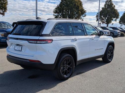 2026 Jeep Grand Cherokee Altitude