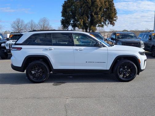 2026 Jeep Grand Cherokee Altitude