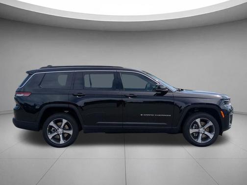 Diamond Black Crystal Pearlcoat 2026 Jeep Grand Cherokee L Limited