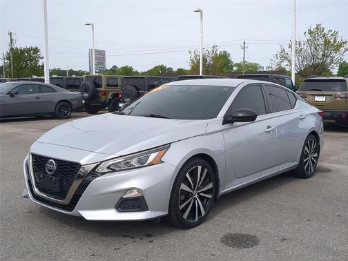 2021 Nissan Altima SR FWD