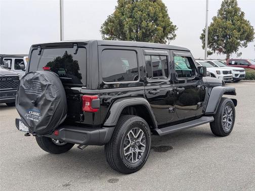 2026 Jeep Wrangler 4-Door Sahara 4x4