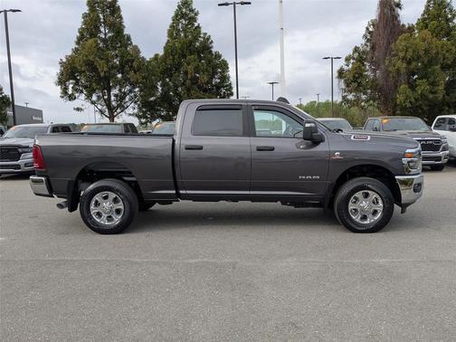 2025 RAM 2500 Big Horn Crew Cab 4x4 6'4' Box