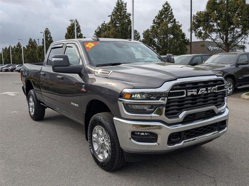 2025 RAM 2500 Big Horn Crew Cab 4x4 6'4' Box