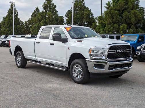2024 RAM 2500 Tradesman Crew Cab 4x4 8' Box