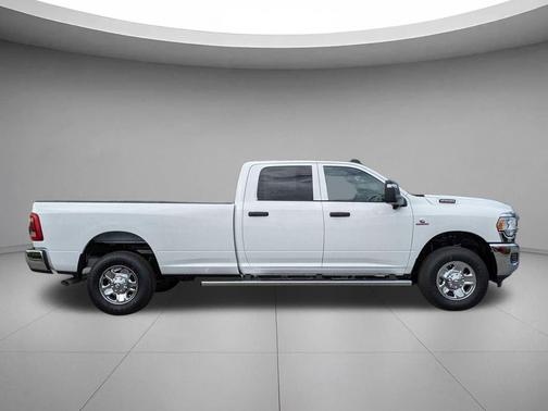2024 RAM 2500 Tradesman Crew Cab 4x4 8' Box