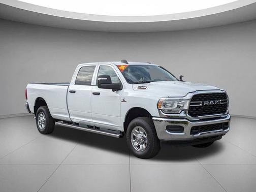 2024 RAM 2500 Tradesman Crew Cab 4x4 8' Box
