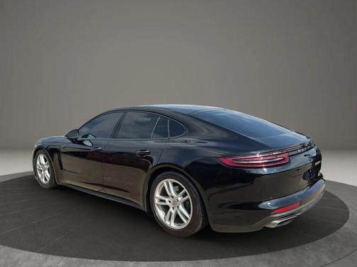 2017 Porsche Panamera 4