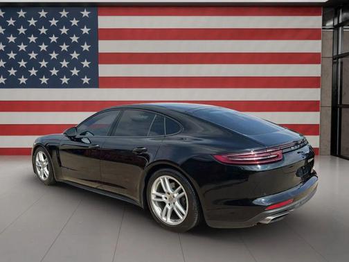 2017 Porsche Panamera 4
