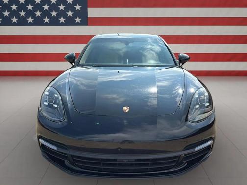 2017 Porsche Panamera 4