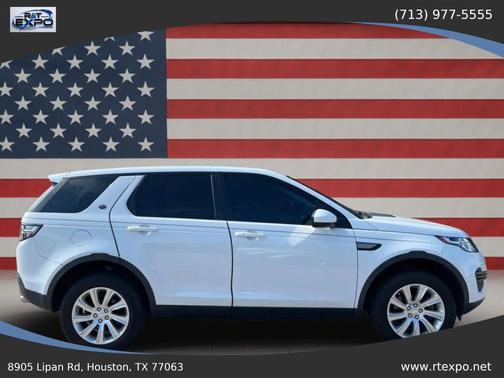 White 2018 Land Rover Discovery Sport SE