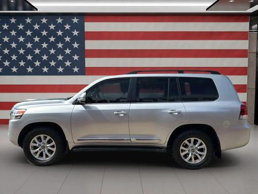 2018 Toyota Land Cruiser Base