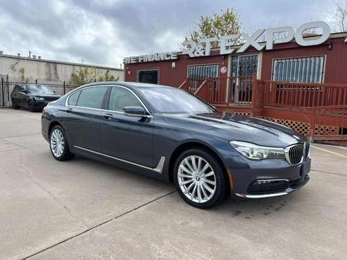 2016 BMW 740 4dr Sdn 740i RWD