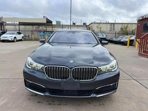 2016 BMW 740 4dr Sdn 740i RWD