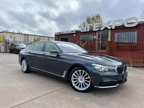 2016 BMW 740 4dr Sdn 740i RWD