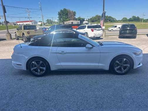 Oxford White 2016 Ford Mustang V6