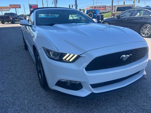 Oxford White 2016 Ford Mustang V6