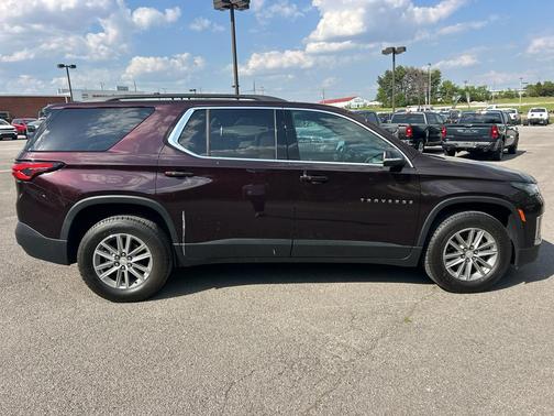 Black Cherry Metallic 2022 Chevrolet Traverse LT Cloth