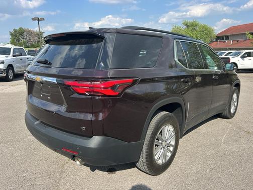Black Cherry Metallic 2022 Chevrolet Traverse LT Cloth