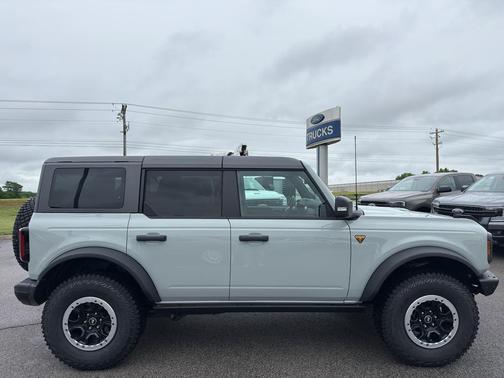 Cactus Green / Gray 2024 Ford Bronco Badlands