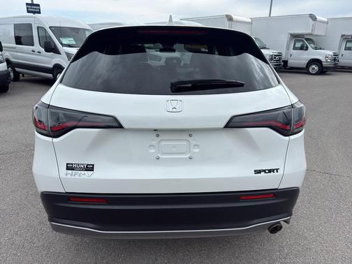 Platinum White Pearl 2024 Honda HR-V Sport