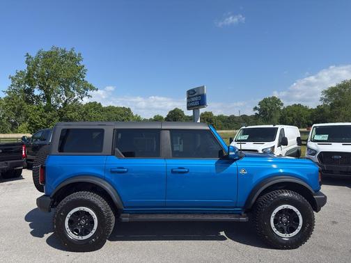 Velocity Blue Metallic 2023 Ford Bronco Outer Banks