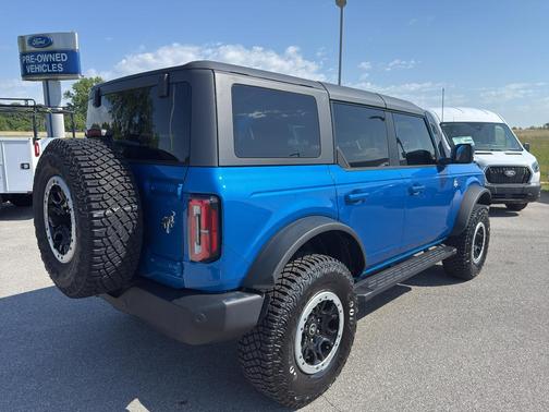 Velocity Blue Metallic 2023 Ford Bronco Outer Banks