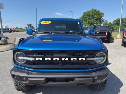 Velocity Blue Metallic 2023 Ford Bronco Outer Banks
