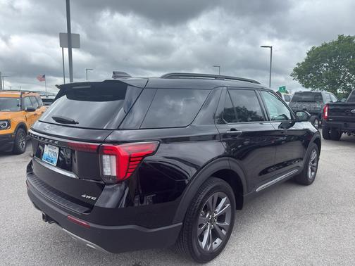 Agate Black Metallic 2025 Ford Explorer Active