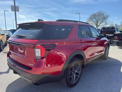 Rapid Red Metallic Tinted Clearcoat 2025 Ford Explorer ST-Line