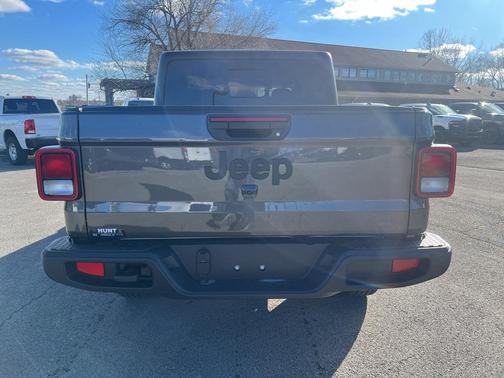 2025 Jeep Gladiator Sport