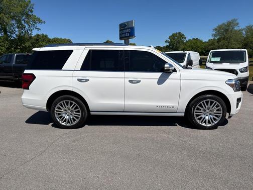 Star White 2023 Ford Expedition Platinum