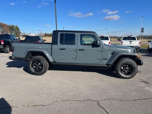 2026 Jeep Gladiator Sport