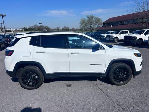 Bright White Clearcoat 2026 Jeep Compass Latitude