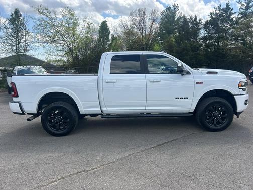 Bright White Clearcoat 2022 RAM 2500 Laramie