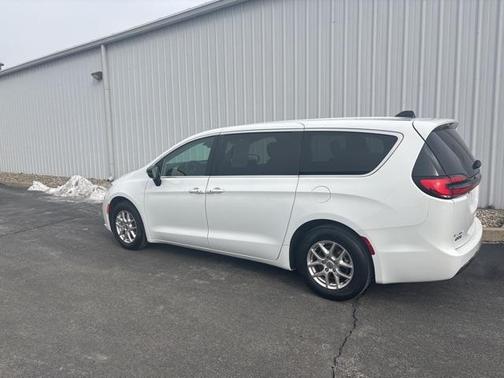 2024 Chrysler Pacifica Touring-L