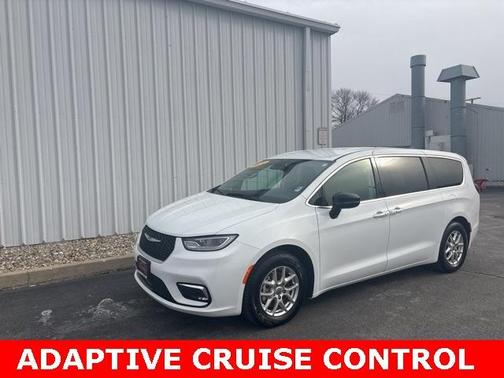 2024 Chrysler Pacifica Touring-L