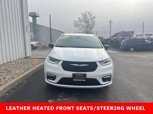 2024 Chrysler Pacifica Touring-L