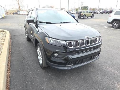 2024 Jeep Compass Latitude Lux