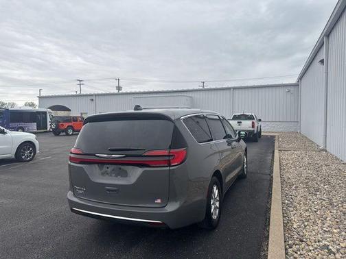 Ceramic Gray Clearcoat 2025 Chrysler Pacifica Select