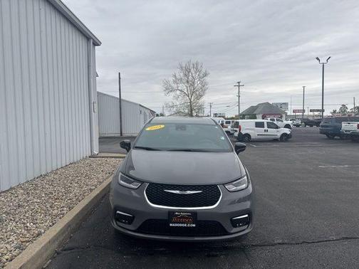 Ceramic Gray Clearcoat 2025 Chrysler Pacifica Select