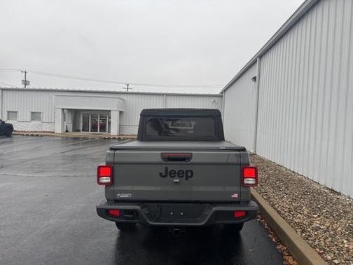 2023 Jeep Gladiator Sport