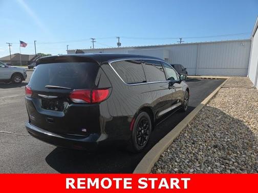 2022 Chrysler Voyager LX