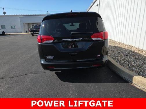 2022 Chrysler Voyager LX