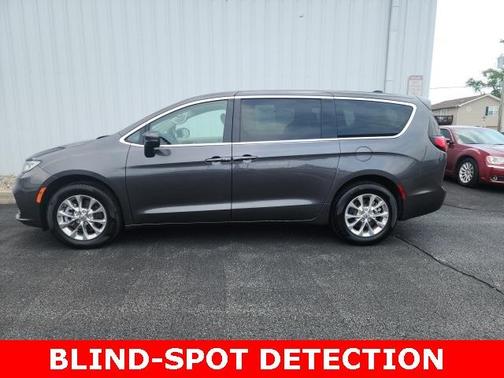 2023 Chrysler Pacifica Touring-L