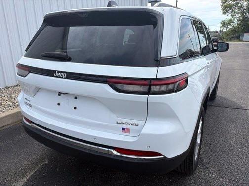 Bright White Clearcoat 2023 Jeep Grand Cherokee Limited