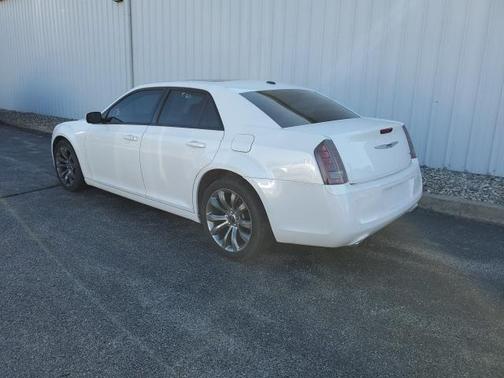 Photo 4 of 19 of 2014 Chrysler 300 S