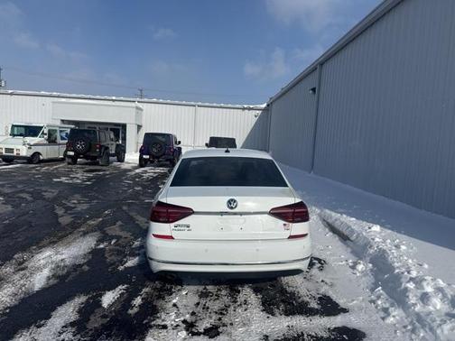 2018 Volkswagen Passat 2.0T SE w/ Technology