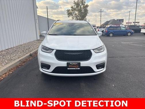 2021 Chrysler Pacifica Touring-L