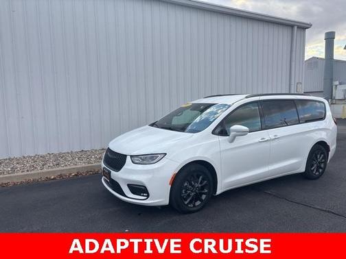 2021 Chrysler Pacifica Touring-L